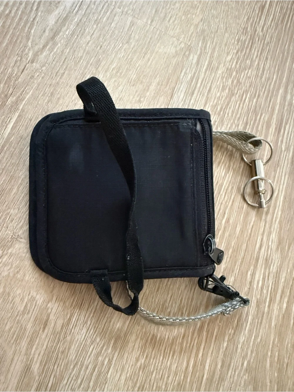 Pacsafe RFIDsafe V100 Blocking Bifold Wallet - Good Condition